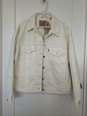 NWT. Levi's Unisex Cream Denim 90's Trucker Jacket. Size L. #SW